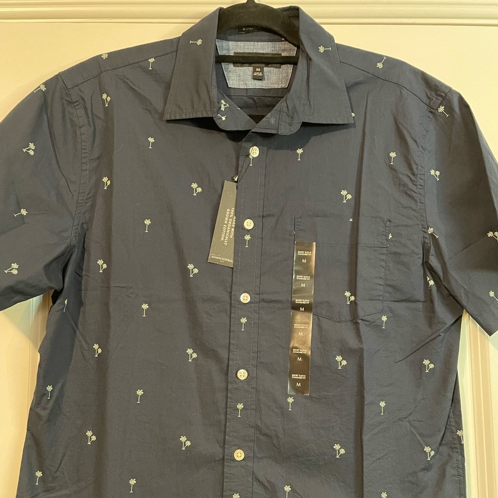 Banana Republic short sleeve Navy color shirt
